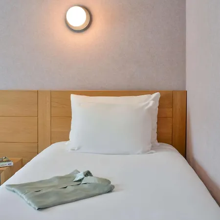 فندق Au Petit Saint Jean Centre 3*