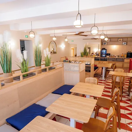 Au Petit Saint Jean Centre 3* بون