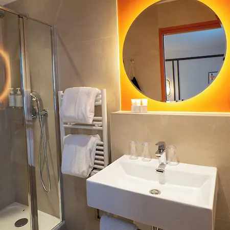 Au Petit Saint Jean Centre 3* بون
