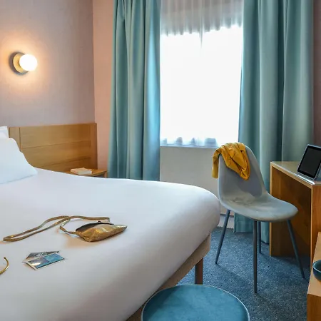 Au Petit Saint Jean Centre Hotel 3*