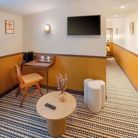 Hotel Au Petit Saint Jean Centre 3*